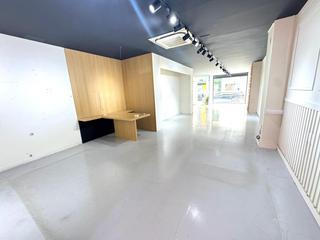 Lloguer Local Comercial a Santa Marina. Local en alquiler en centro  sta. marina, 1 dormitorio.
