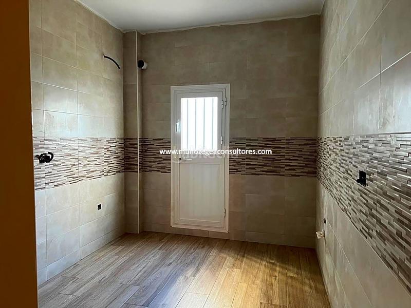 Foto b8578bcd-d2c4-4bf7-871c-488edcbd5954. Casa amb aparcament a Poleares Lucena