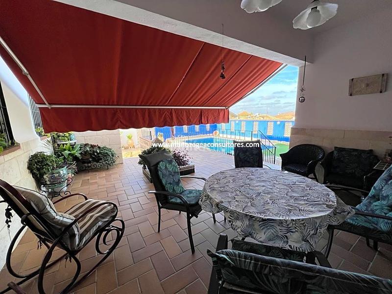 Foto 36b6fc7a-705c-4bae-9bdb-a11e29a397d1. Casa con parcheggio piscina in El Carmen - La Barrera Lucena