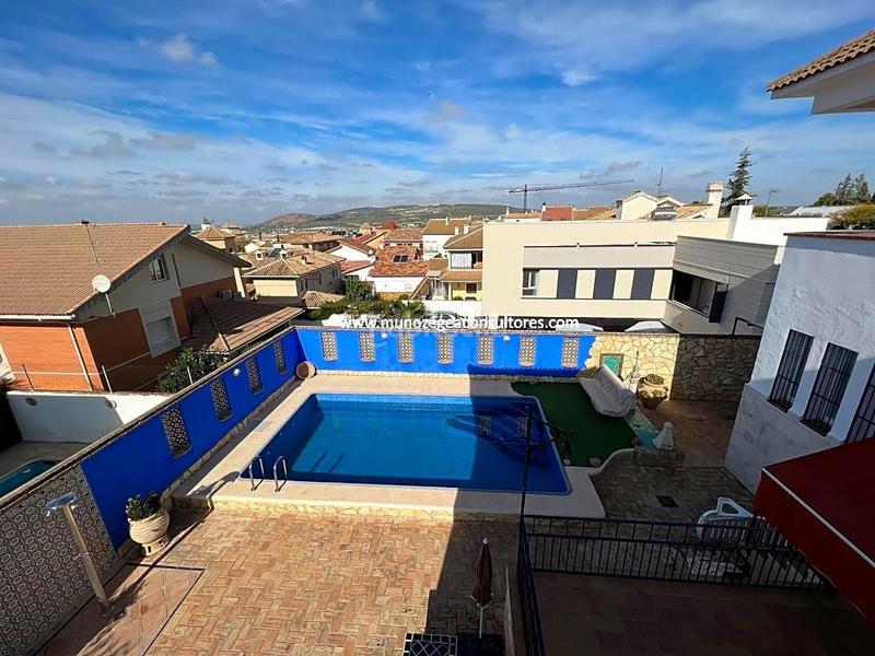 Foto 9239b974-1943-4be6-a1ce-16ce33477b8f. Casa con parcheggio piscina in El Carmen - La Barrera Lucena