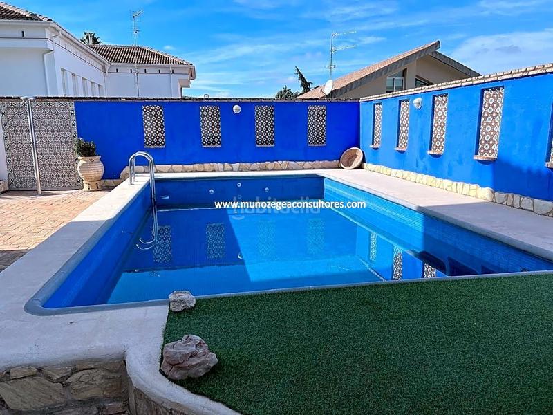 Foto ee2197aa-1df5-4996-b2d4-88f7ddc9e496. Casa con parcheggio piscina in El Carmen - La Barrera Lucena