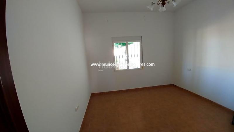 Foto 2a8b6a62-0063-408f-98c4-706b7296cd79. Bauernhof mit parking in Poleares Lucena