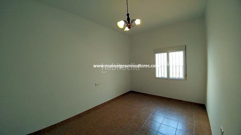 Foto c9bf58d7-0054-49d5-8ee2-4b4f6749ca50. Bauernhof mit parking in Poleares Lucena