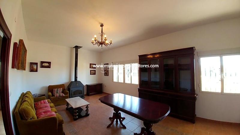 Foto d69bdcf9-f228-47b5-aa34-b39d40178872. Bauernhof mit parking in Poleares Lucena