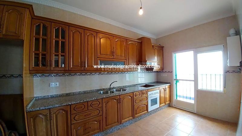 Foto ff38e1ac-5b45-496a-a49f-f1563b89d760. Bauernhof mit parking in Poleares Lucena