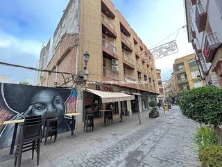 Local commercial  Calle alcaide. Este local se encuentra en calle canalejas de lucena, siendo exp