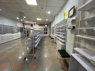 Lloguer Local Comercial  Calle martín alonso. Este local se encuentra en la céntrica calle el peso de lucena y