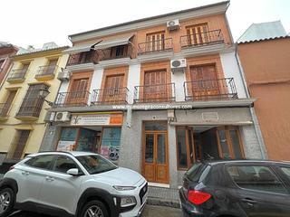 Lloguer Local Comercial a Centro. Este local se encuentra junto a la céntrica calle el peso y disp