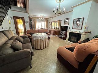 Casa en Jardn Lucena. Esta casa se encuentra en los olivares de lucena junto al cuarte