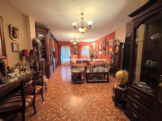 Pis a San Francisco. Este piso se encuentra en el barrio de san francisco de lucena,