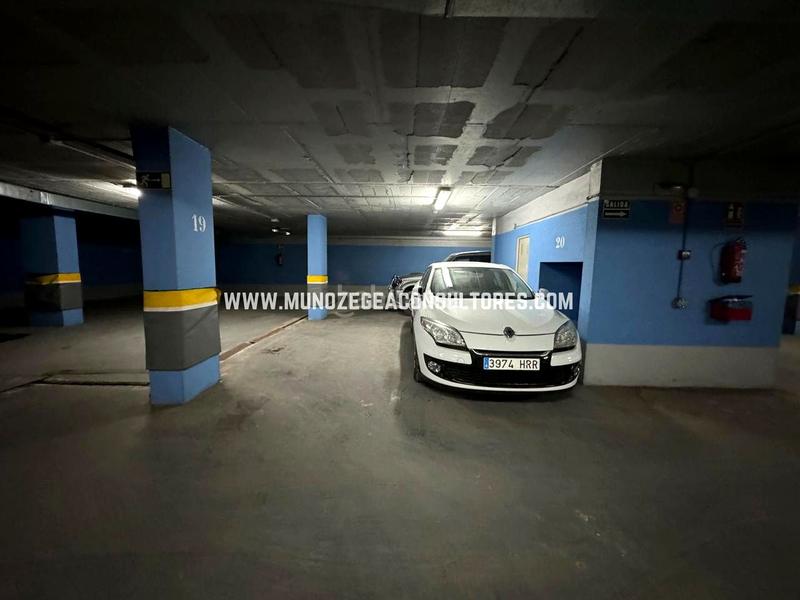 Foto b1731467-4230-47be-ab0b-cf30b414c51d. Car parking in El Valle Lucena