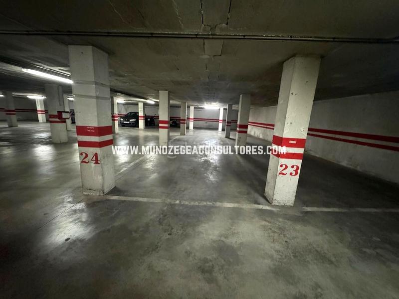 Foto 13d069ce-430d-4eb2-beaa-49489654ba45. Parking voiture dans San Francisco Lucena