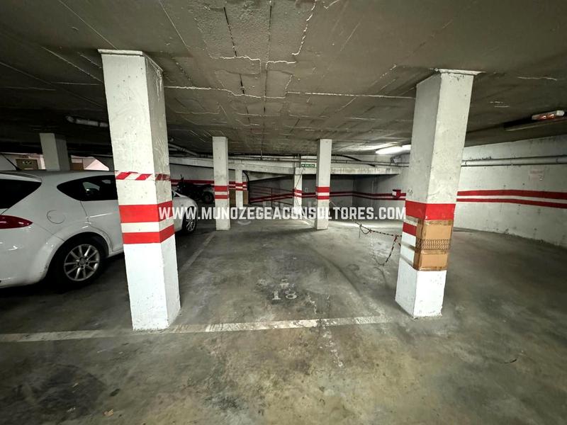 Foto 20db6b0b-f111-4867-a1e3-18a7f2f528bc. Parking voiture dans San Francisco Lucena