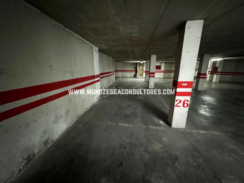 Foto 21ec915f-8fb2-4727-9800-1bb6fcdd969c. Parking voiture dans San Francisco Lucena