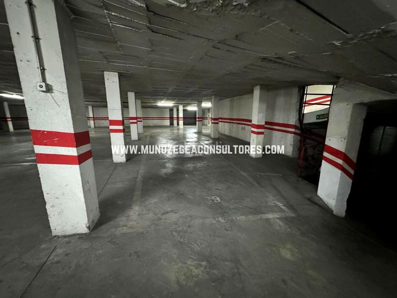 Foto d82f1e1b-1258-4c85-95d8-ff9c47082e68. Parking voiture dans San Francisco Lucena