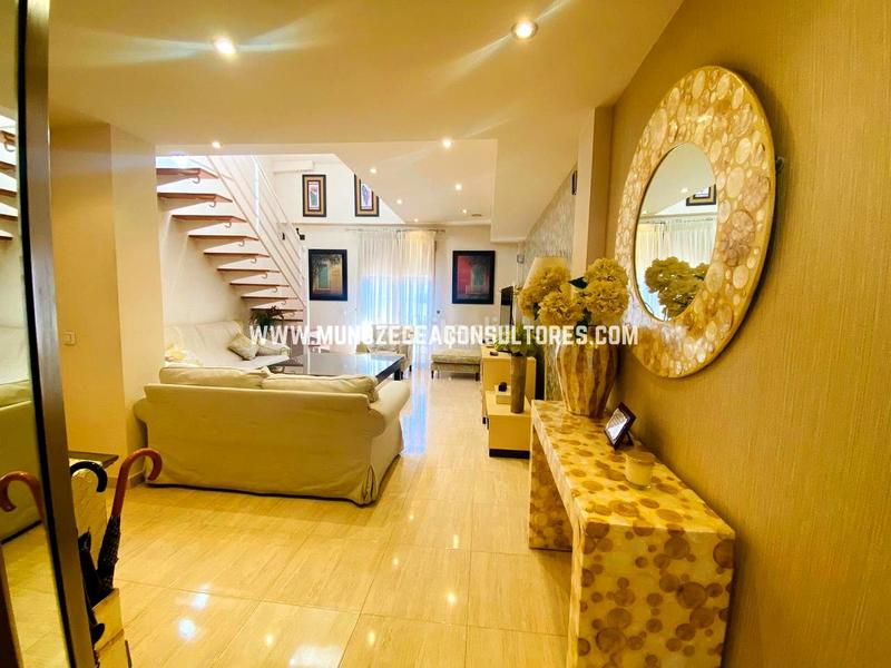 Foto 327d3cfe-a6f1-4081-9902-eee2cfb85977. Zweistöckige wohnung mit heizung parking in San Francisco Lucena