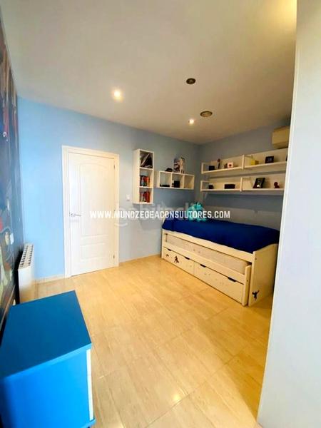 Foto f579eeb7-8d16-432b-b134-3c661fa9f411. Zweistöckige wohnung mit heizung parking in San Francisco Lucena