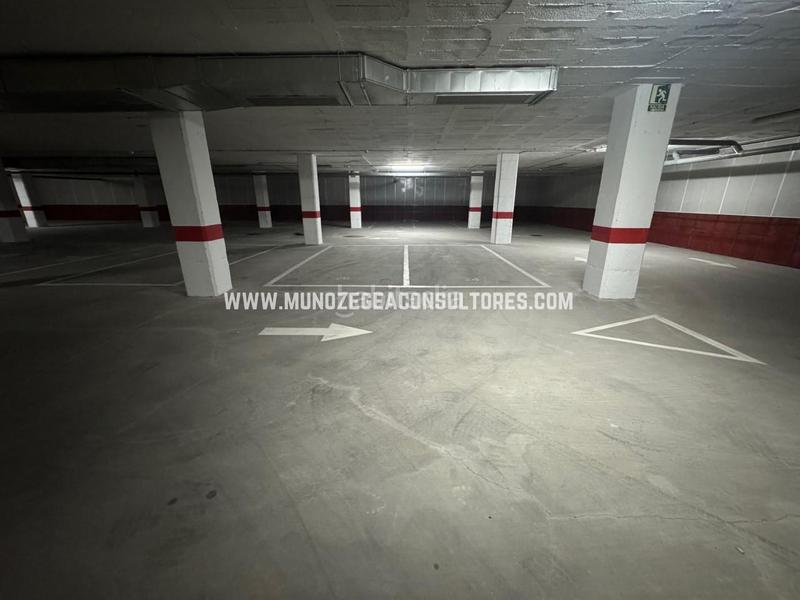 Foto f5292fa3-ba1b-44a4-9f5a-3a7aed989eb3. Lloguer aparcament cotxe a Puerto Deportivo Fuengirola