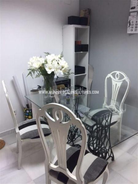 Foto 14ca8844-d401-49cc-aab3-27515cab4947. Affitto ufficio in Centro Lucena