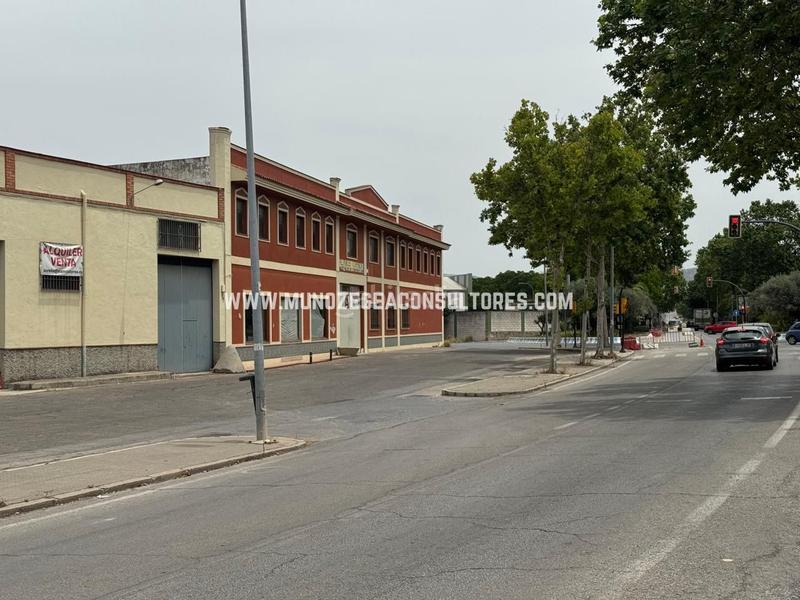 Foto 723958e0-2523-48c1-b78d-ccae3d0697ba. Bâtiment à usage industriel dans Poleares Lucena