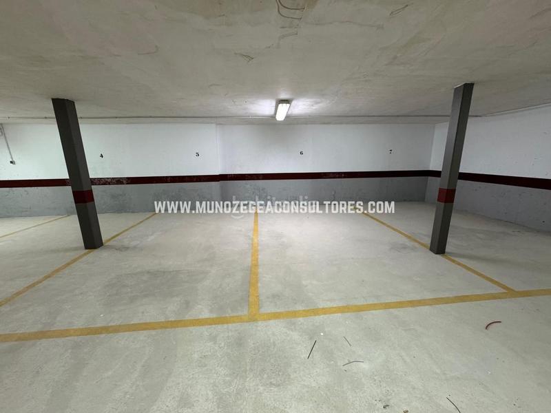 Foto b8afbbf0-3140-4042-baa4-30015f00117b. Autoparkplatz in Centro Lucena