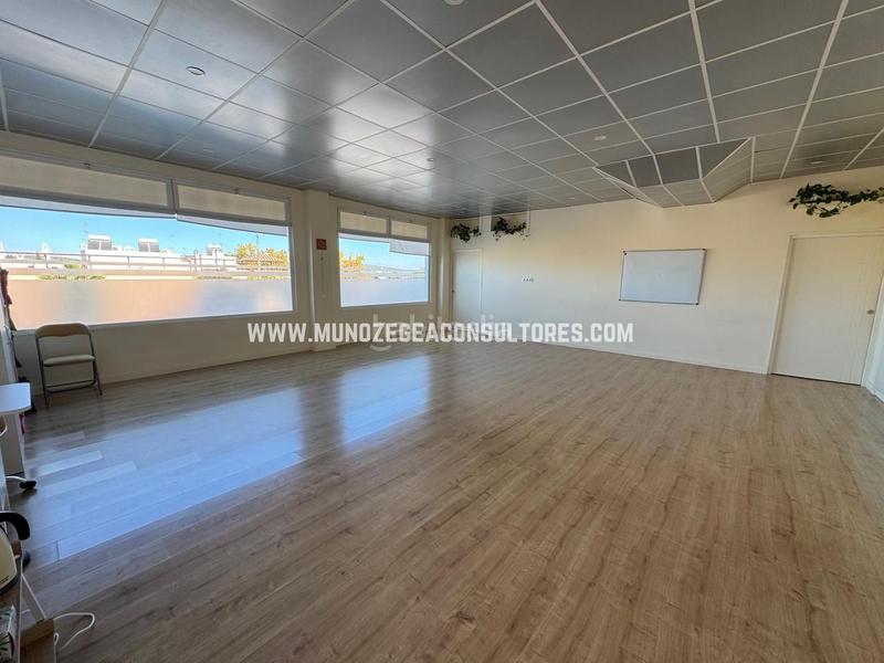 Foto b3fbe610-20f2-43d6-b1c1-93f7ab415104. Local comercial a jardín Lucena Lucena