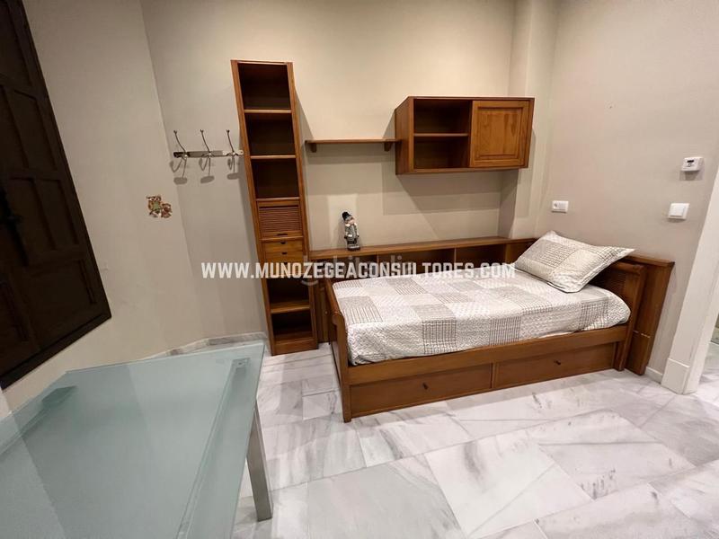 Foto b108eed6-1b2b-4686-90f7-b85b94bee62c. Erdgeschoss mit parking in Centro Lucena