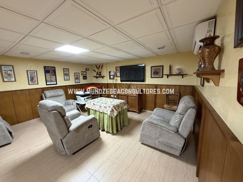 Foto 3eb63f6d-f400-477a-bfe1-f09c9a9e2d11. Casa amb aparcament a El Valle Lucena