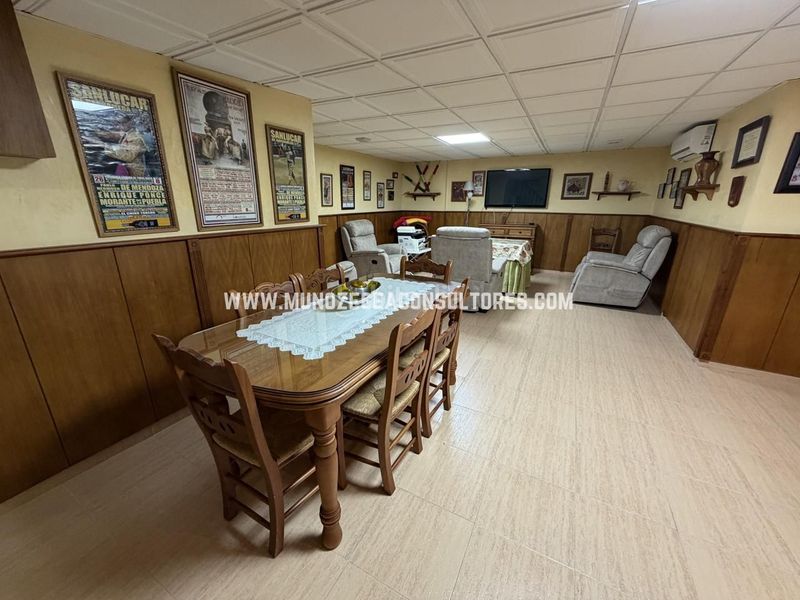 Foto 535556b3-9f54-4b56-8279-de33897fa6ae. Casa amb aparcament a El Valle Lucena