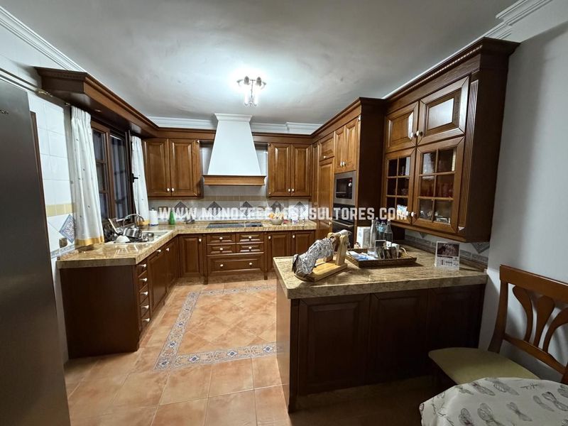 Foto ad08d0e8-3b1c-4dcb-9c78-ed7cfd029c42. Casa amb aparcament a El Valle Lucena
