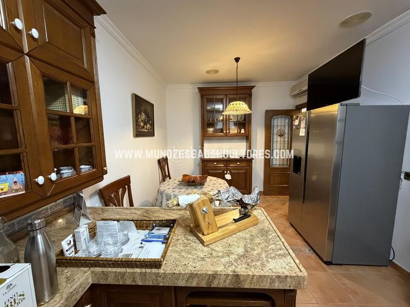 Foto c120d1d3-4d00-4aeb-8172-705ff77ef3c3. Casa amb aparcament a El Valle Lucena