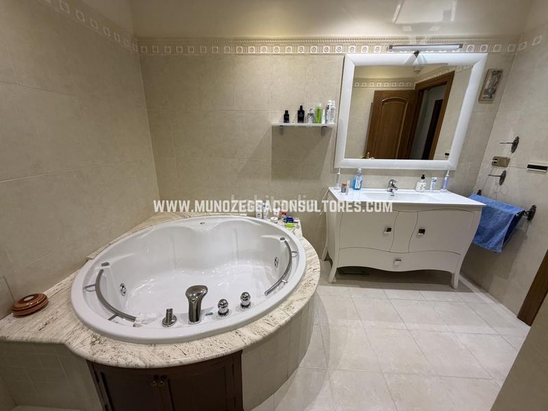 Foto d92655f5-9126-4731-91fb-4b0703766399. Casa amb aparcament a El Valle Lucena