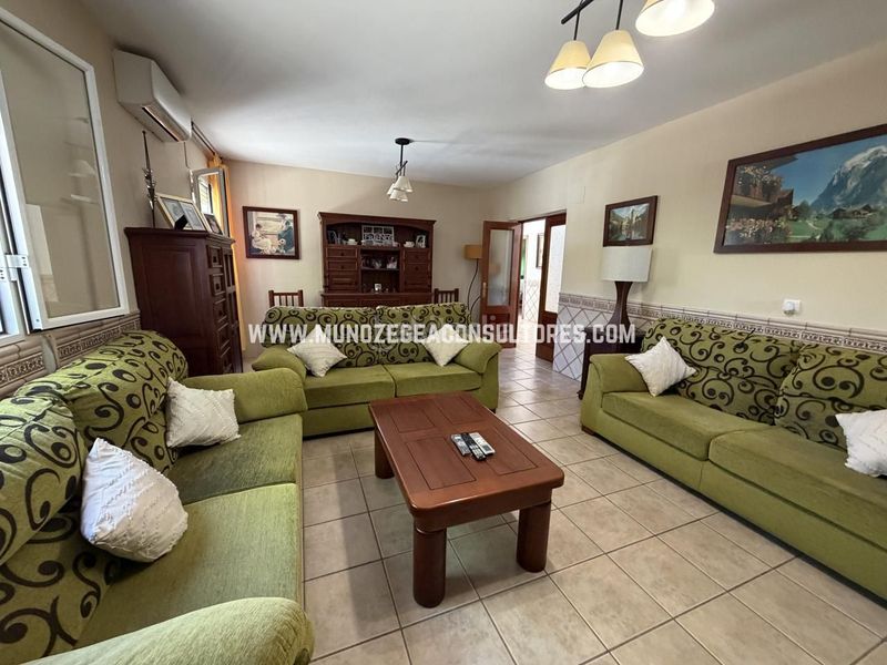 Foto 9bb1b8d8-3ef6-44f6-a2ae-f9079c9a4539. Casa amb aparcament piscina a Las Vegas - Campoaras Lucena