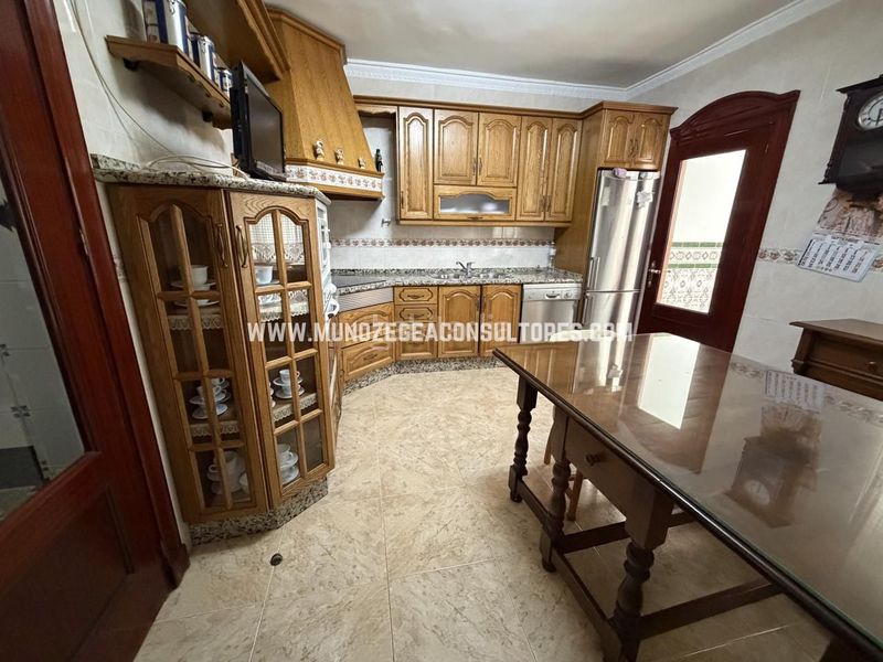 Foto bde743ee-cf22-4120-b05c-8f74bf58f11b. Casa a Centro Lucena