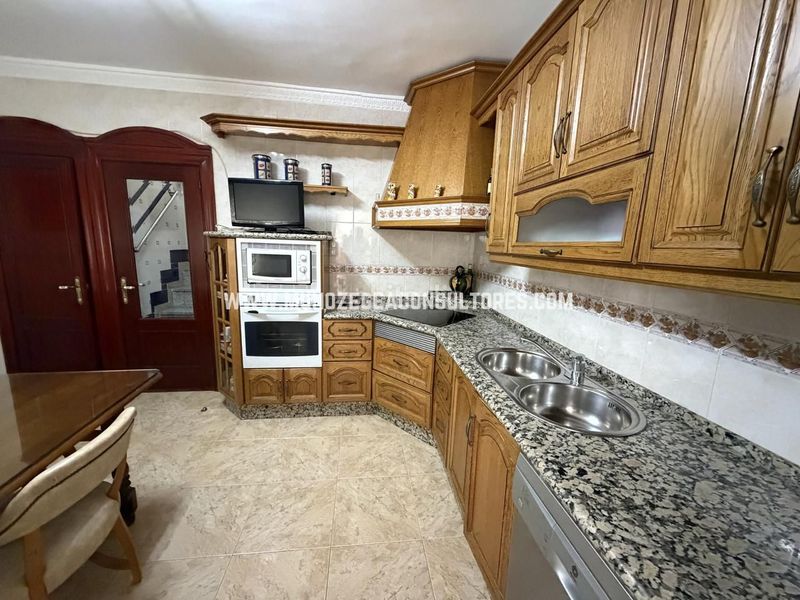 Foto f5ed33bd-b647-4a8a-ae5f-630965377f12. Casa a Centro Lucena