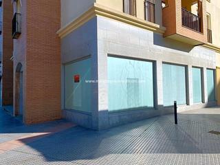 Lloguer Local Comercial  N/a. Este local se encuentra en avenida del parque,  junto al recinto