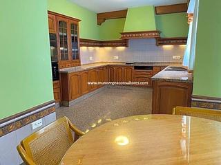 Casa  Calle san pedro. Esta casa se encuentra en pleno centro de lucena con excelentes