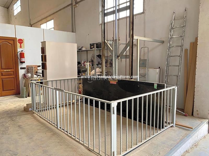 Foto 78e329e4-4a7a-42a0-9be0-37c175242d51. Nau industrial a Poleares Lucena