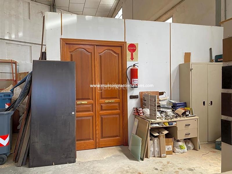 Foto e78fe9cd-488c-4c06-9a62-ae45072e9b67. Nau industrial a Poleares Lucena