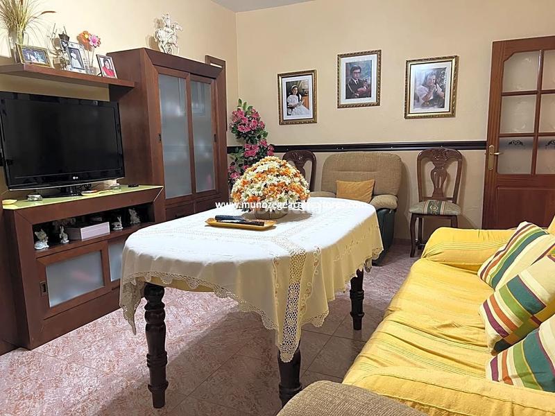 Foto 9ef72f24-5e0c-4668-8471-cbe509157416. Casa amb aparcament a Navas del Selpillar Lucena