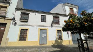 House en Sta. Marina - San Andrs - San Pablo - San Lorenzo. Magnfica propiedad de 420 m2  en plaza conde de priego