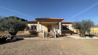 Maison à Almodóvar del Río. Chalet hipotecable con parcela de 1.769 m2 en zona cuevas bajas