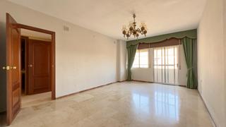 Pis a Ciudad Jardín - Zoco. Buen piso de 3 habitaciones y 2 baños con terraza en medina azah
