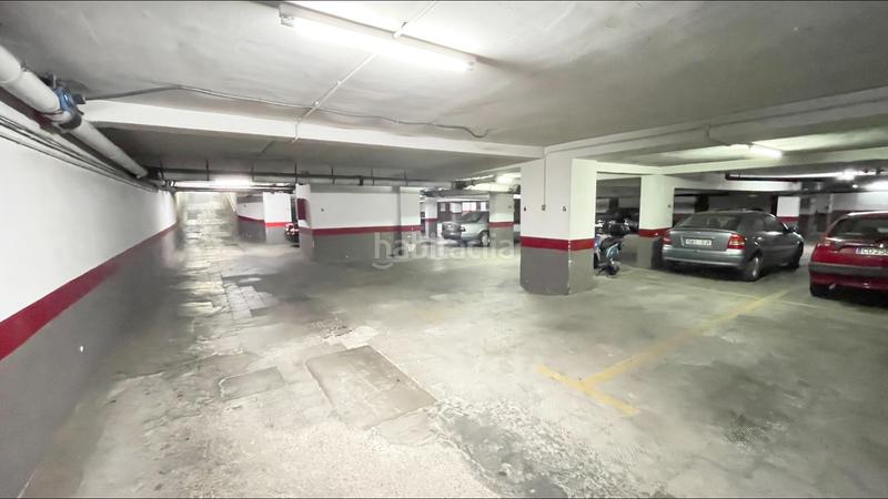 Foto 19e94060-0584-4afd-8113-2436a1c955e6. Parking coche plaza de aparcamiento para coche grande en avenida de cervantes, en Córdoba