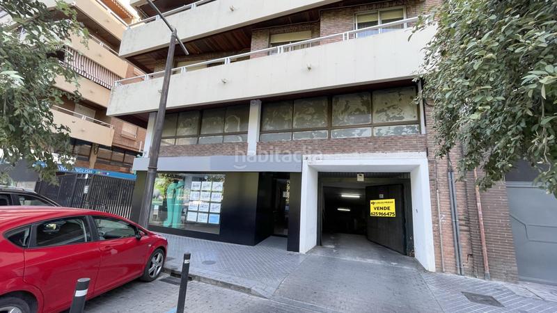 Foto 425cc71f-6168-4dcf-9735-047b8b6580d6. Parking coche plaza de aparcamiento para coche grande en avenida de cervantes, en Córdoba