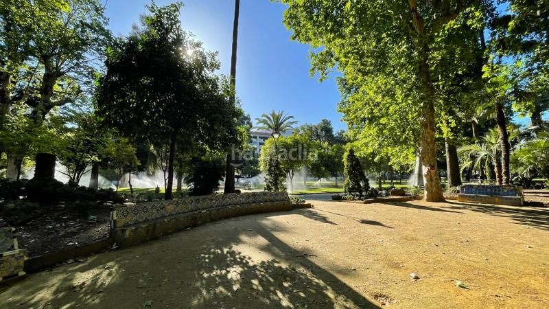 Foto b22d4333-546b-4e2c-873c-96a575b8056b. Parking coche plaza de aparcamiento para coche grande en avenida de cervantes, en Córdoba