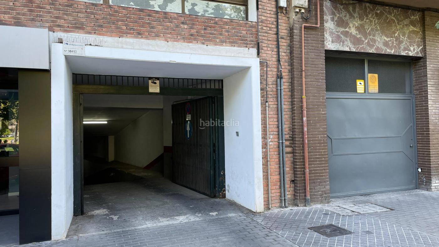 PLAZA DE APARCAMIENTO PARA COCHE GRANDE EN AVENIDA DE CERVANTES, Crdoba