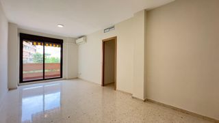 Lloguer Pis  Avenida avenida almogávares. Buen piso de 3 dormitorios muy tranquilo con terraza en ollerias