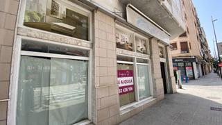 Affitto Locale commerciale in Centro Histórico. Se alquila local esquinero con grandes escaparates