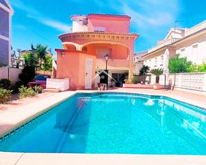 Xalet en Oliva Playa. Increible chalet con piscina   playa de oliva